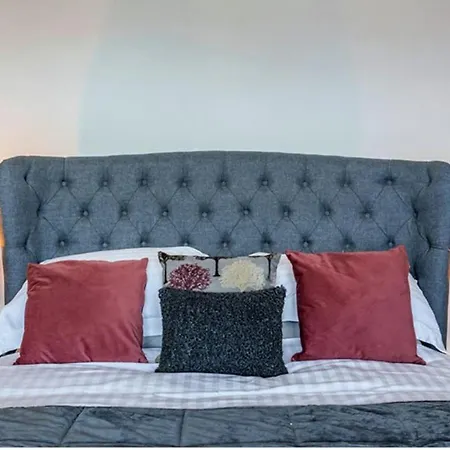 Hg1- 4 Bed House *