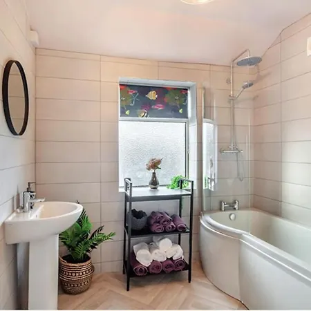 Hg1- 4 Bed House