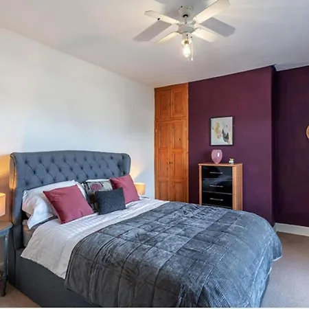 Hg1- 4 Bed House Harrogate