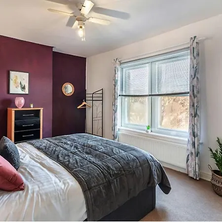Hg1- 4 Bed House