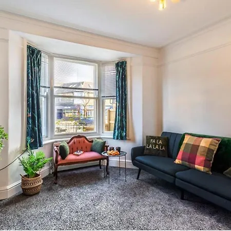 Hg1- 4 Bed House Harrogate