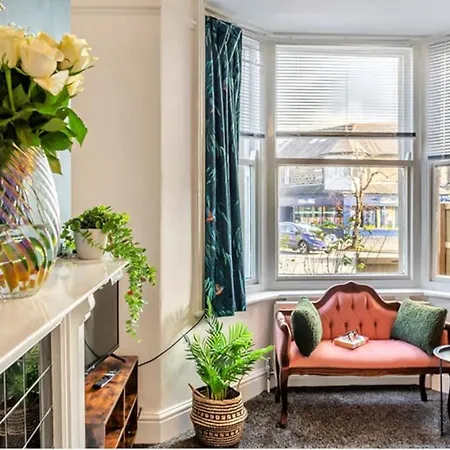 Hg1- 4 Bed House