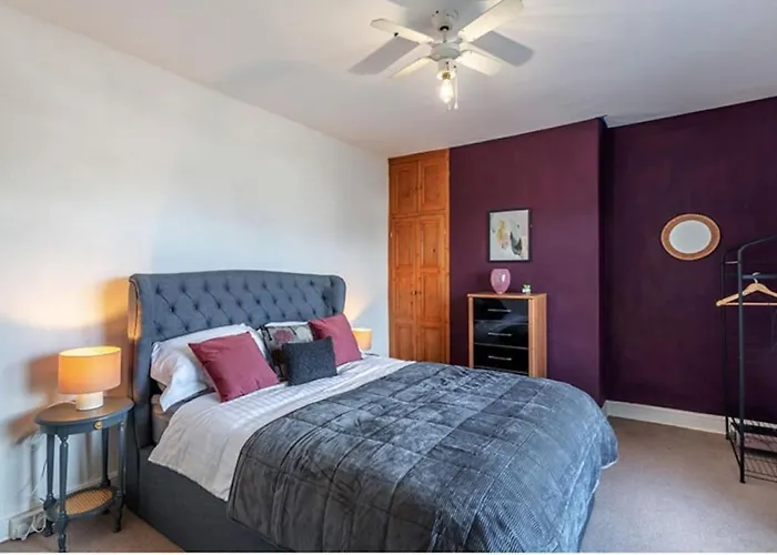 Hg1- 4 Bed House Harrogate