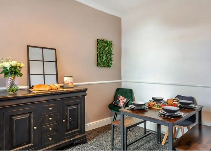 Hg1- 4 Bed House * Harrogate